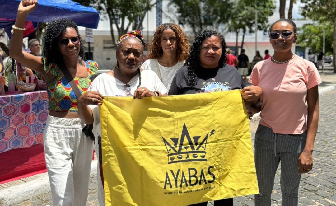 Mulheres negras ocupam Praça Pedro II no 8 de março